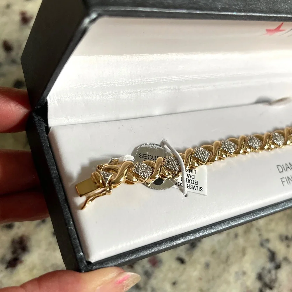 Unbranded XO Link Bracelet Women 7.5 Gold Diamond Accent 18K Gold Over Silver